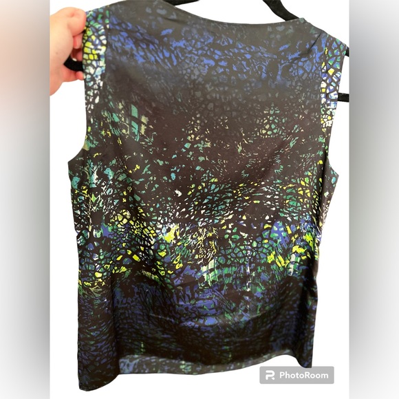 Tahari sleeveless blouse.Great condition. Fits like XS. - Picture 2 of 7